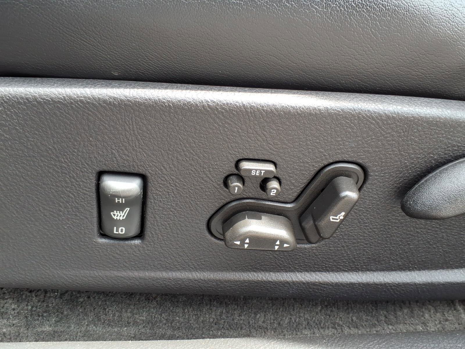 Used 2004 Chevrolet SSR w/ Preferred Equipment Group RWD image 21