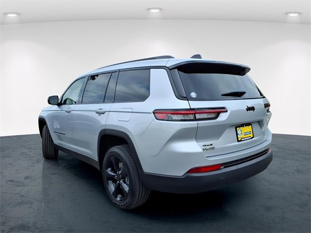 New 2025 Jeep Grand Cherokee L Altitude image 7