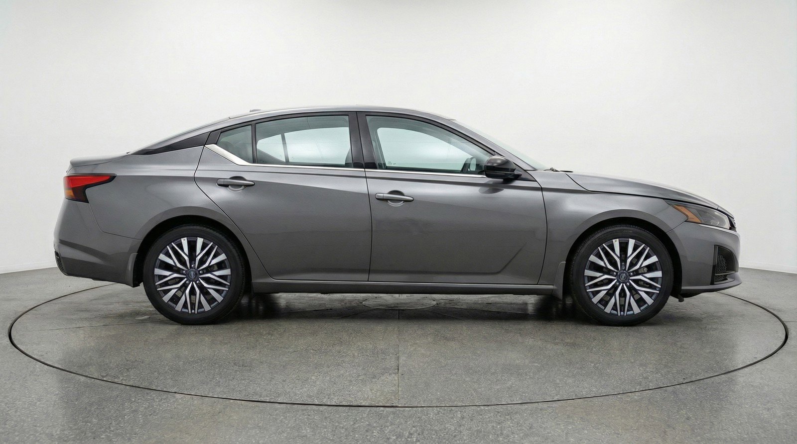 Used 2025 Nissan Altima 2.5 SV image 11