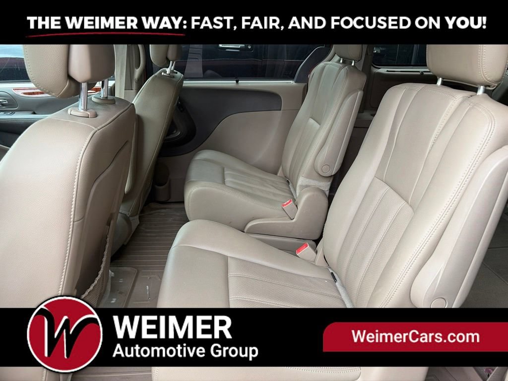 Used 2016 Chrysler Town & Country Touring-L FWD image 4