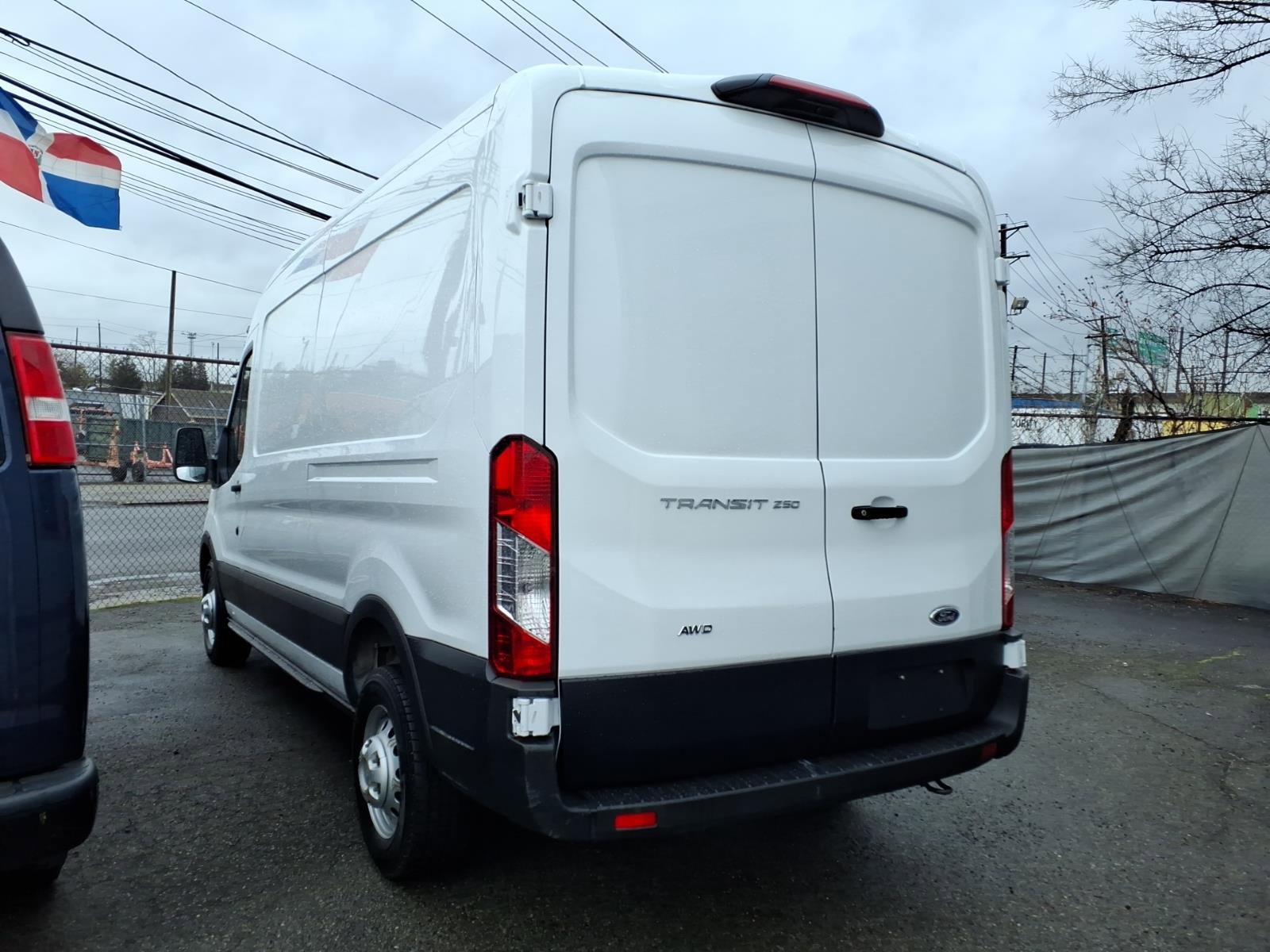 Used 2023 Ford Transit 250 Medium Roof AWD image 4