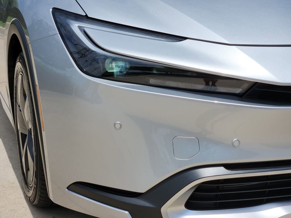 Used 2025 Toyota Prius Plug-In Hybrid FWD image 9
