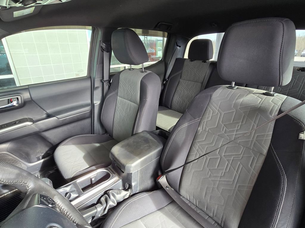 Used 2020 Toyota Tacoma TRD Off-Road image 19