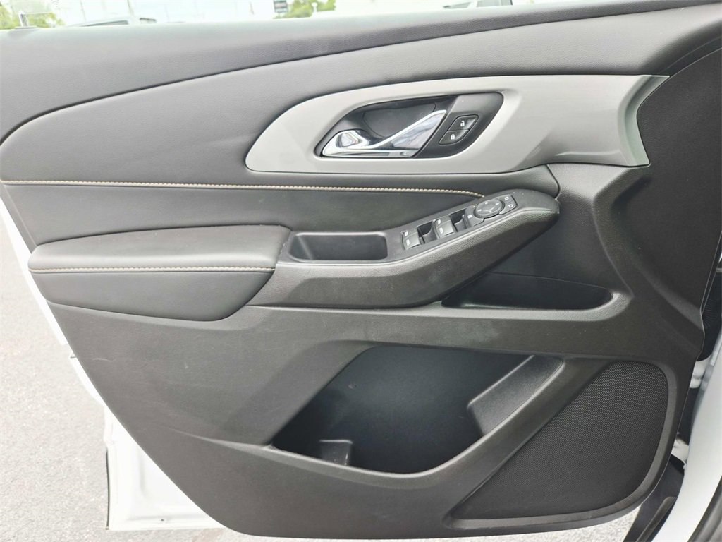 Used 2021 Chevrolet Traverse LT image 34