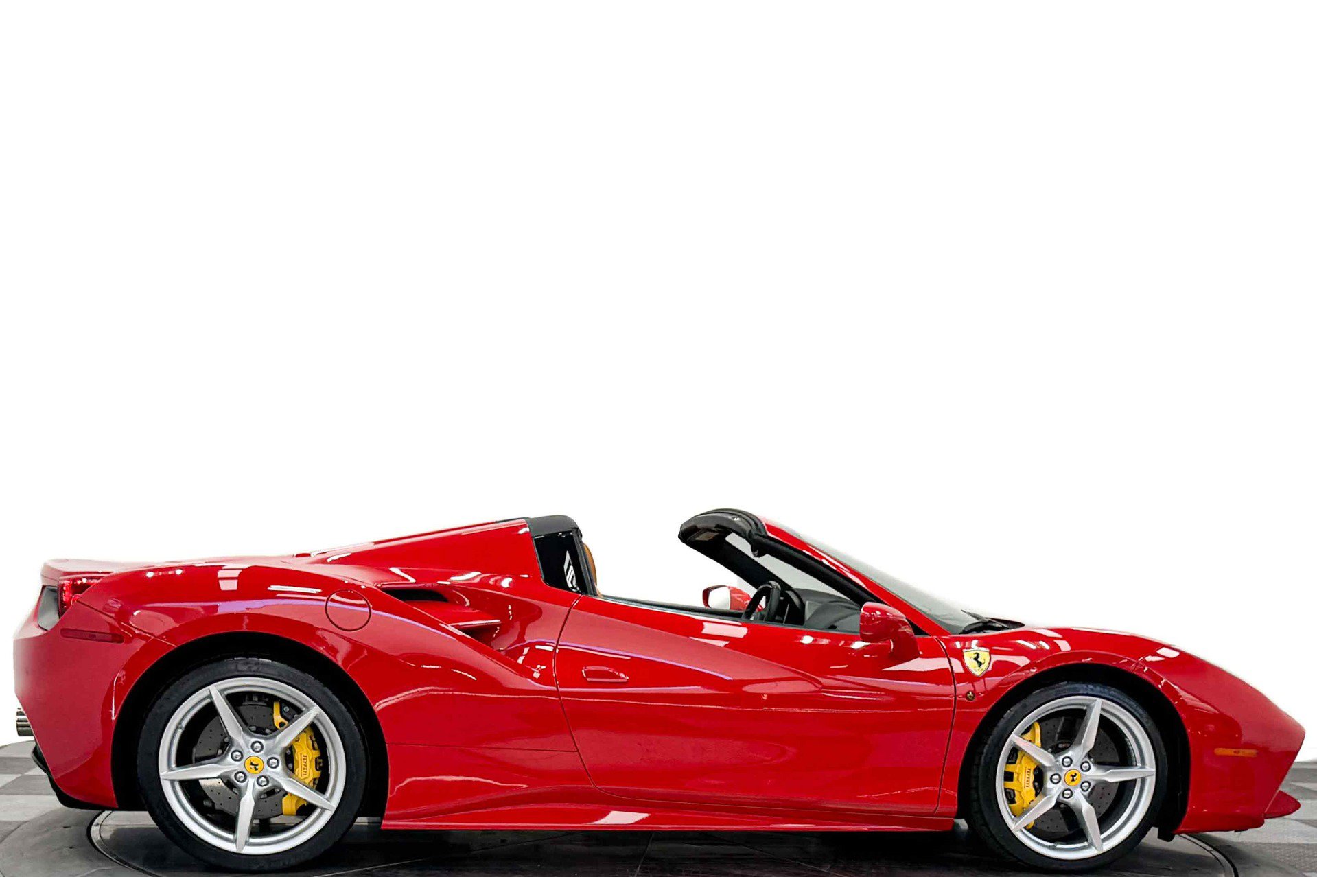Used 2018 Ferrari 488 Spider RWD image 2