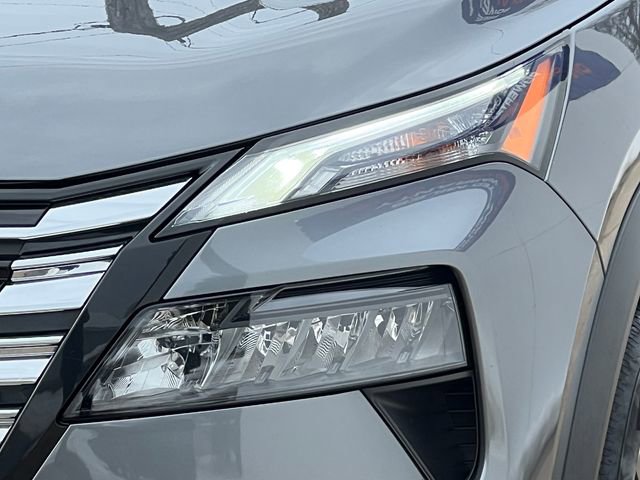 Used 2024 Nissan Rogue SV image 37