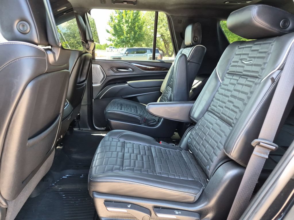 Used 2022 Cadillac Escalade Premium Luxury Platinum AWD/4WD image 38