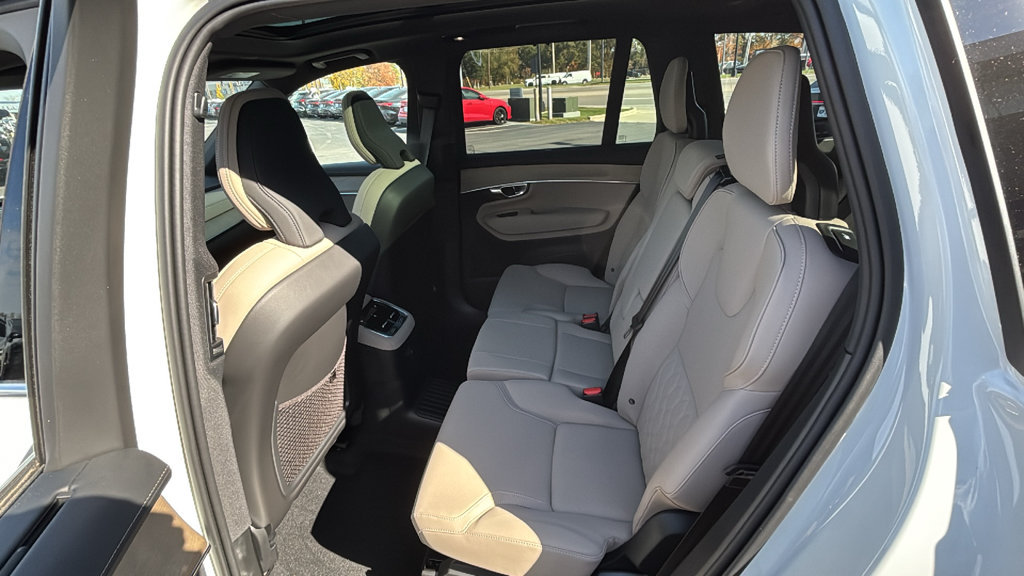 New 2027 Volvo XC90 T8 Plus AWD/4WD image 10