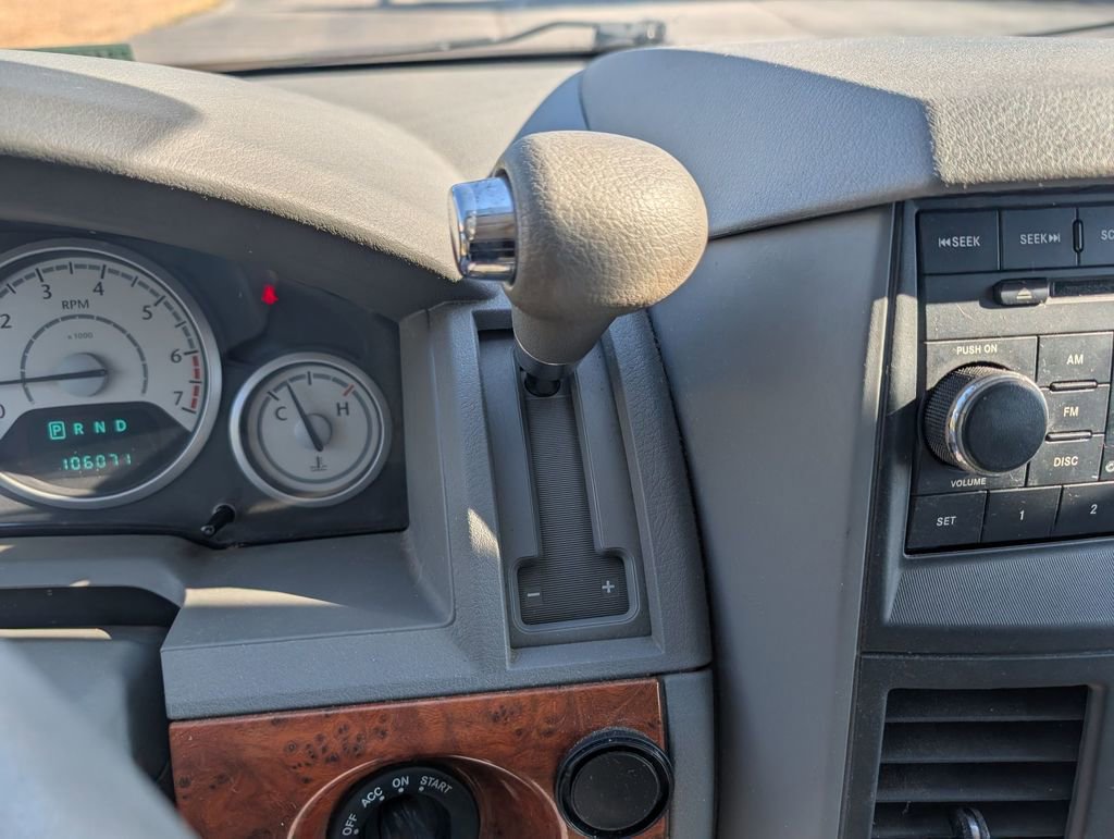 Used 2008 Chrysler Town & Country LX image 21