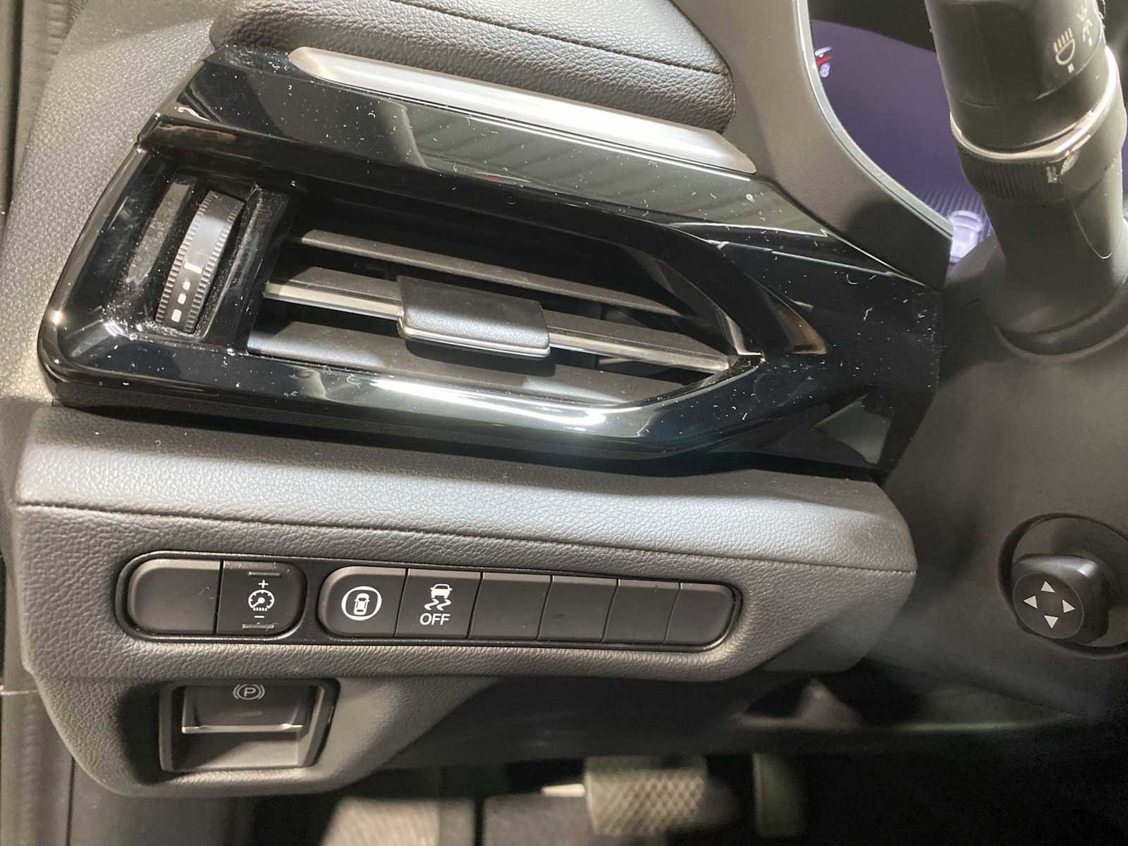 Used 2023 Acura MDX SH-AWD image 24