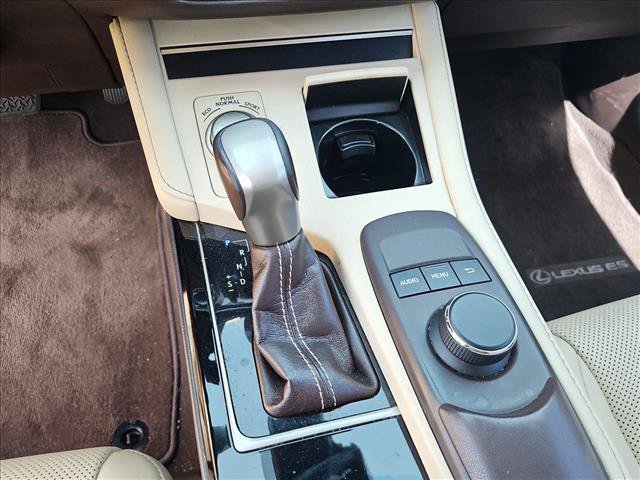 Used 2017 Lexus ES 350 w/ Accessory Package 2 FWD image 16