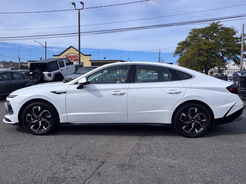 Used 2025 Hyundai Sonata SEL FWD image 4