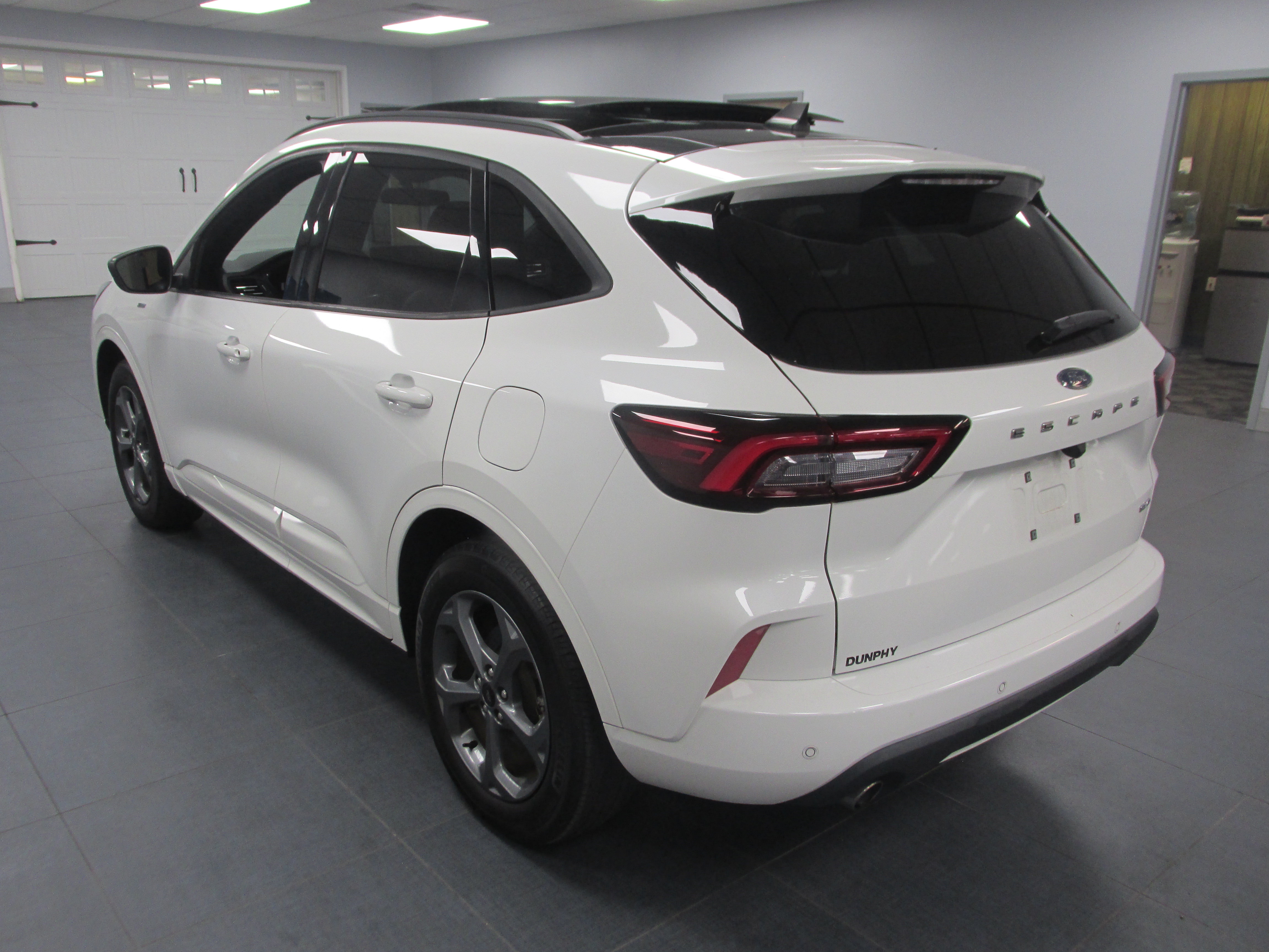 Used 2023 Ford Escape ST-Line w/ Tech Pack #1 AWD/4WD image 7