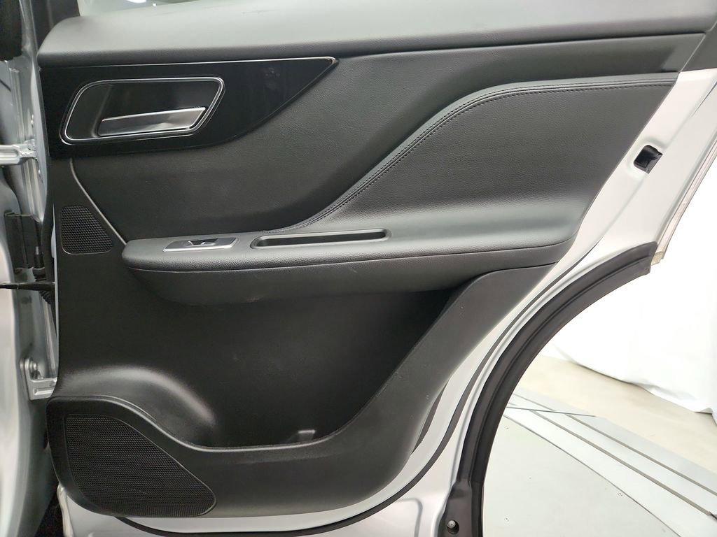 Used 2020 Jaguar F-PACE Premium image 32