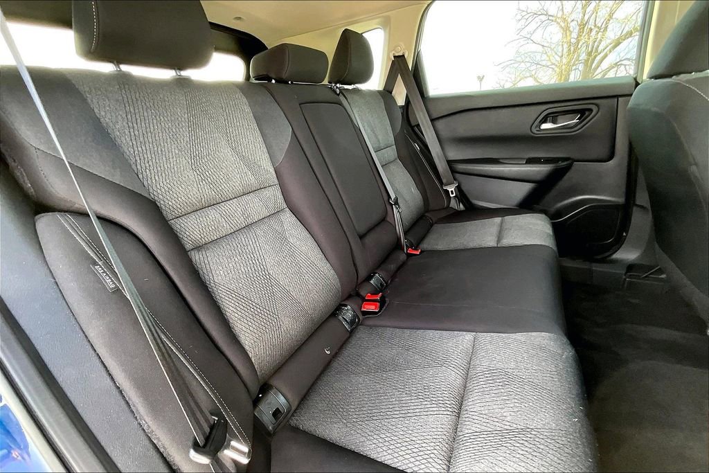 Used 2025 Nissan Rogue SV image 25