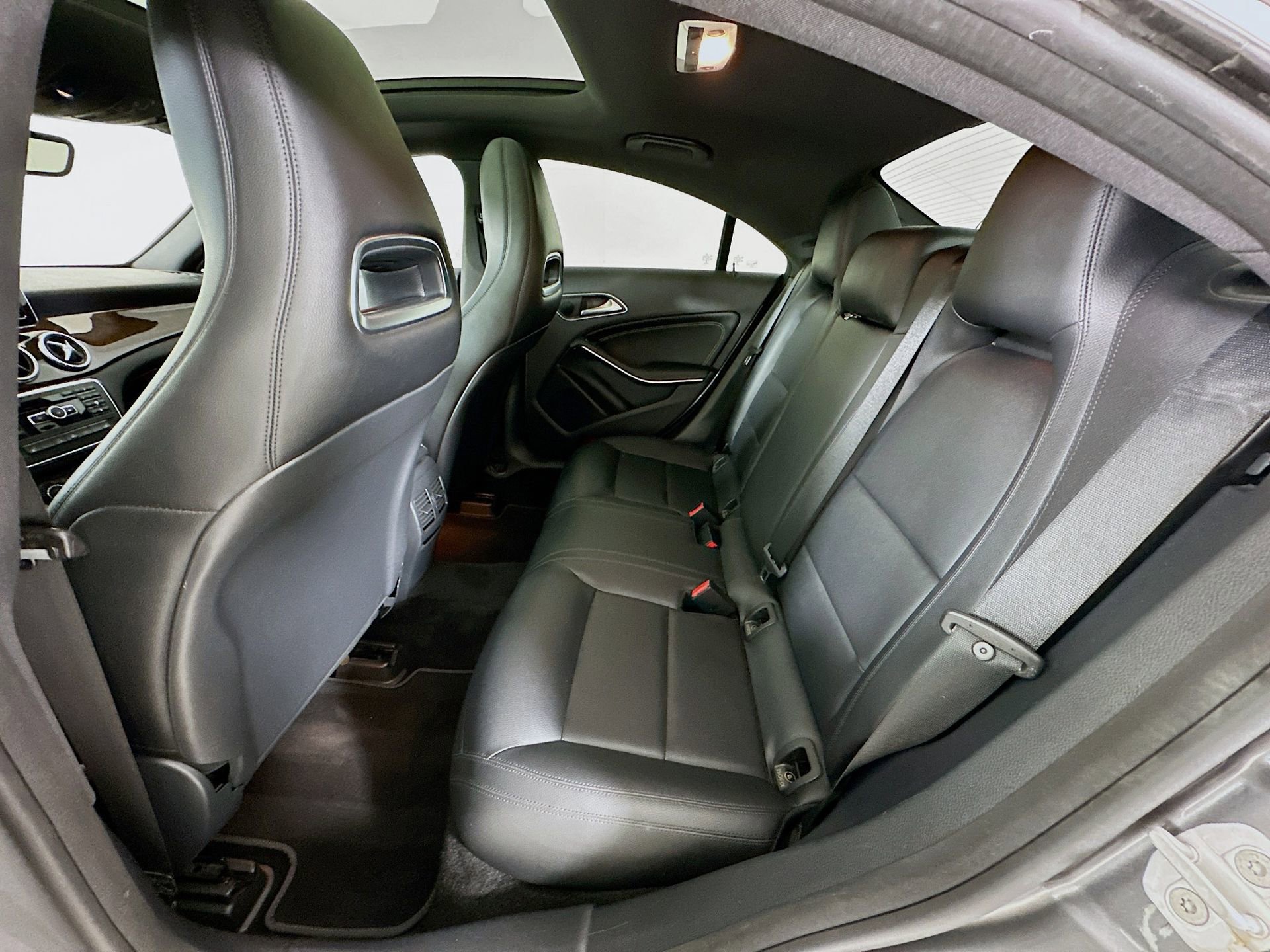 Used 2014 Mercedes-Benz CLA 250 image 27