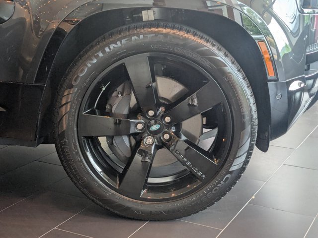 Used 2026 Land Rover Defender 110 X-Dynamic SE AWD/4WD image 22