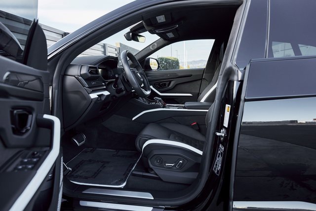 Used 2025 Lamborghini Urus SE image 31