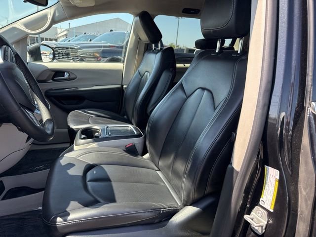 Used 2023 Chrysler Pacifica Touring-L FWD image 20
