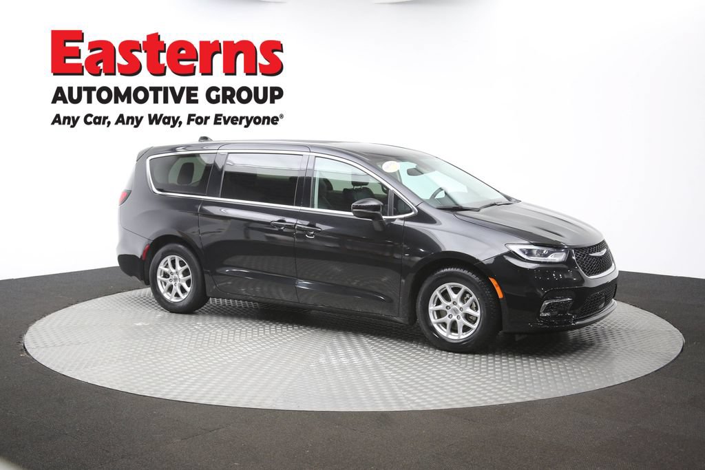 Used 2023 Chrysler Pacifica Touring-L FWD image 51