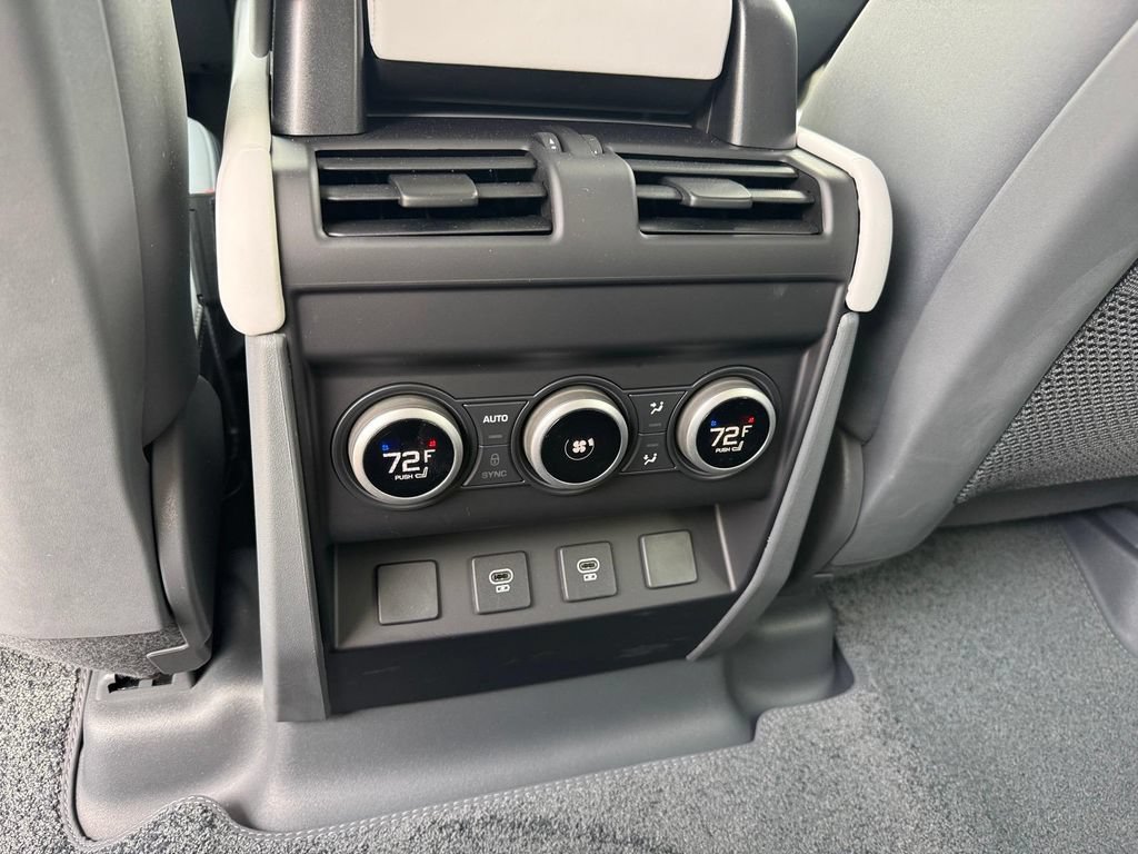 Used 2025 Land Rover Defender 110 V8 AWD/4WD image 9