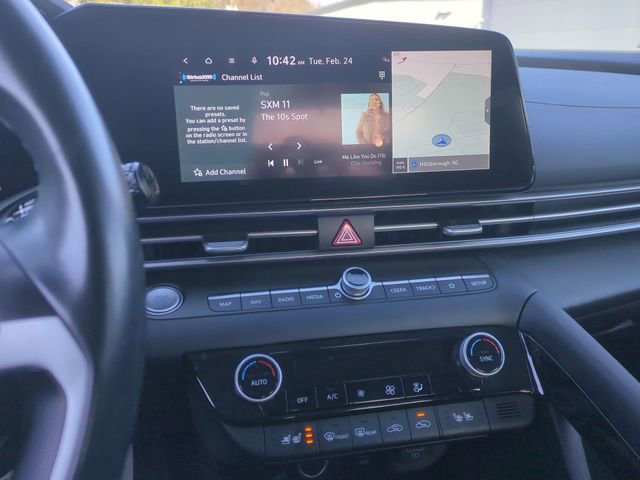 Used 2023 Hyundai Elantra Limited image 24