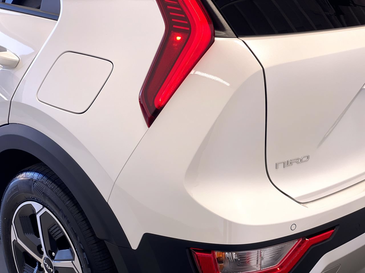 New 2026 Kia Niro EX w/ EX Premium Package FWD image 9