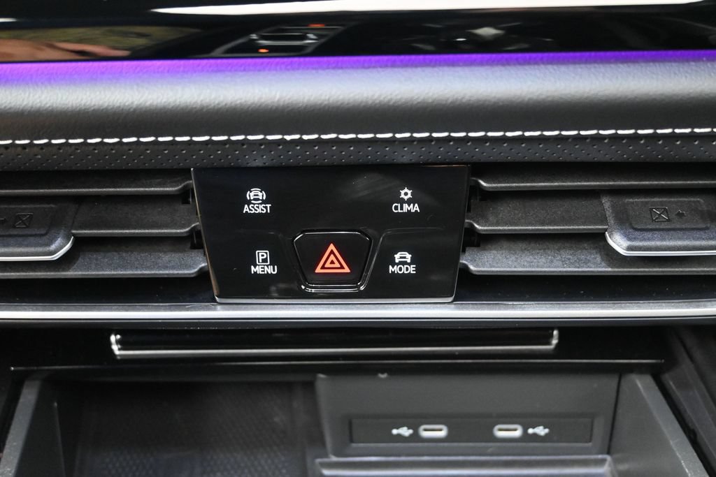 Used 2024 Volkswagen Atlas Cross Sport SEL R-Line AWD/4WD image 21