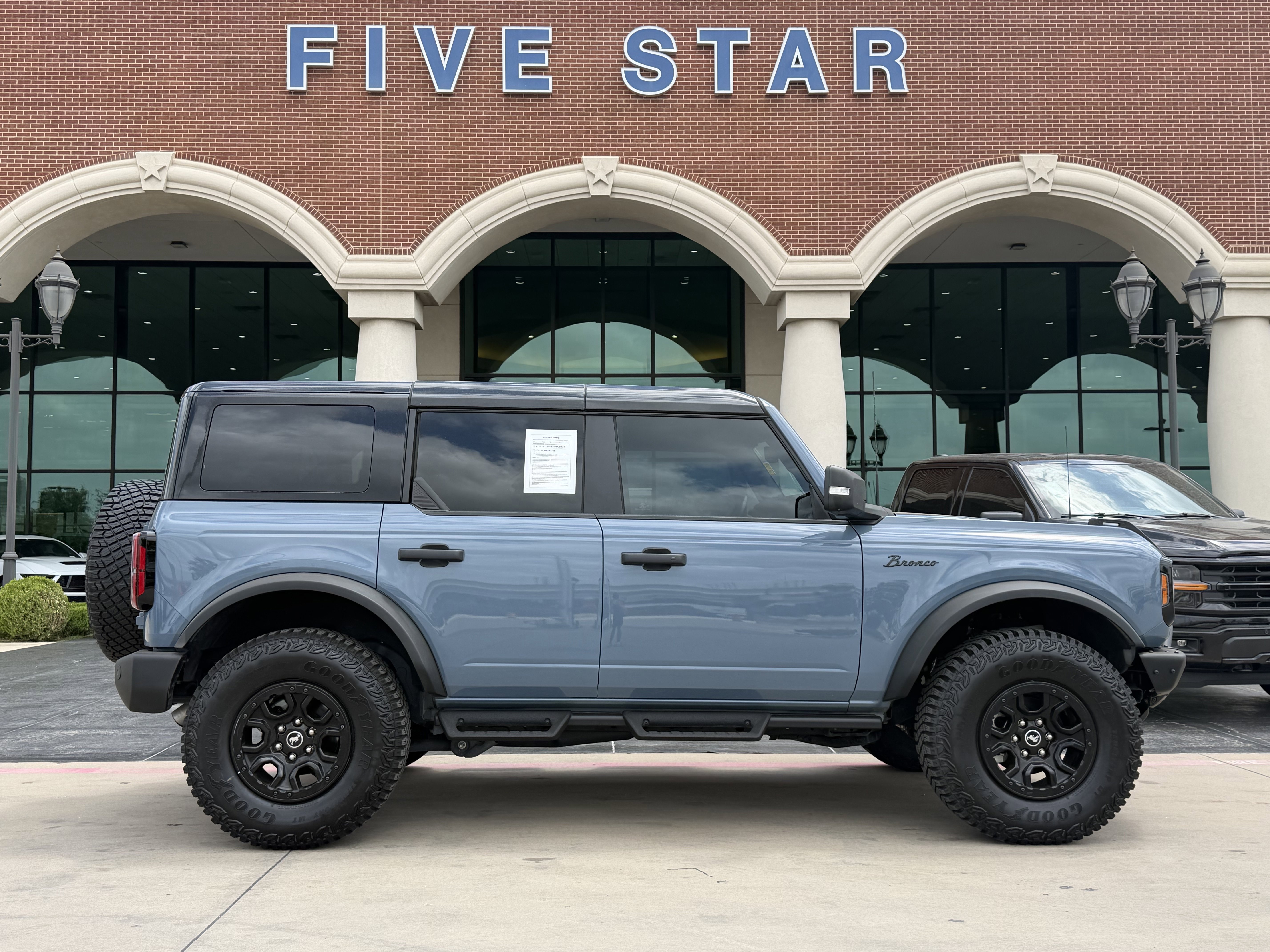 Certified 2024 Ford Bronco Wildtrak AWD/4WD image 3