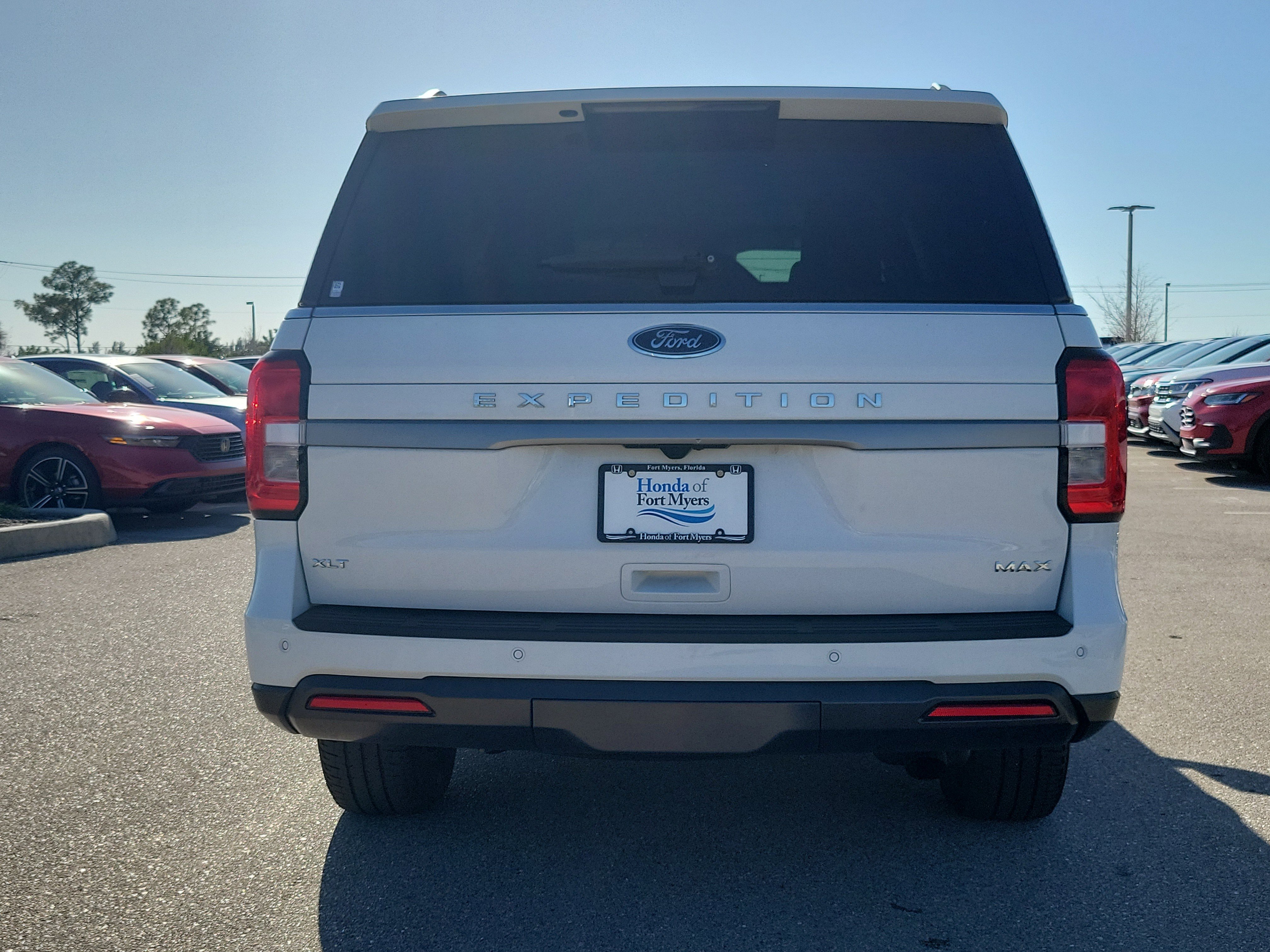 Used 2024 Ford Expedition Max XLT image 5