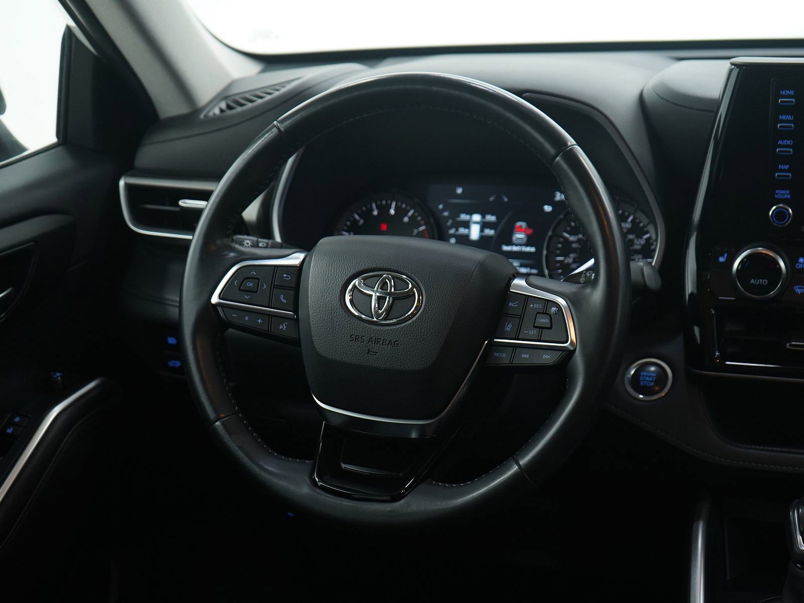 Used 2020 Toyota Highlander XLE image 16