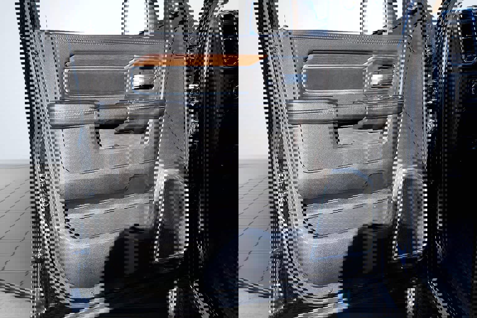 Used 2024 RAM 2500 Laramie w/ Safety Group image 28