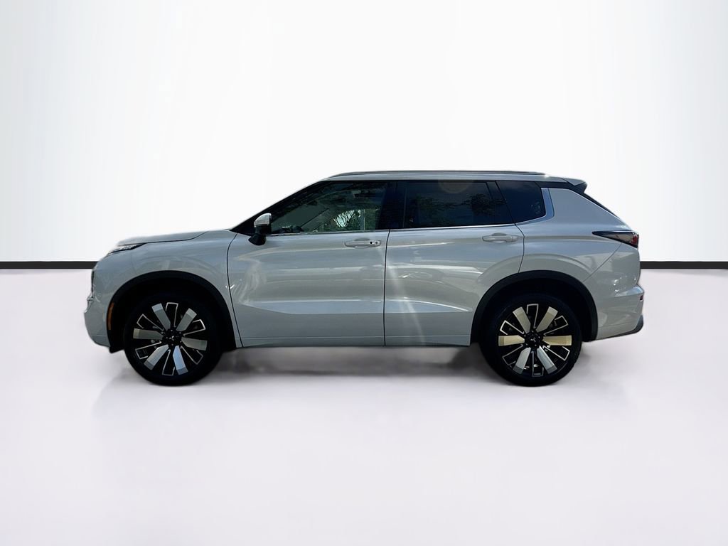 Used 2025 Mitsubishi Outlander SEL image 9