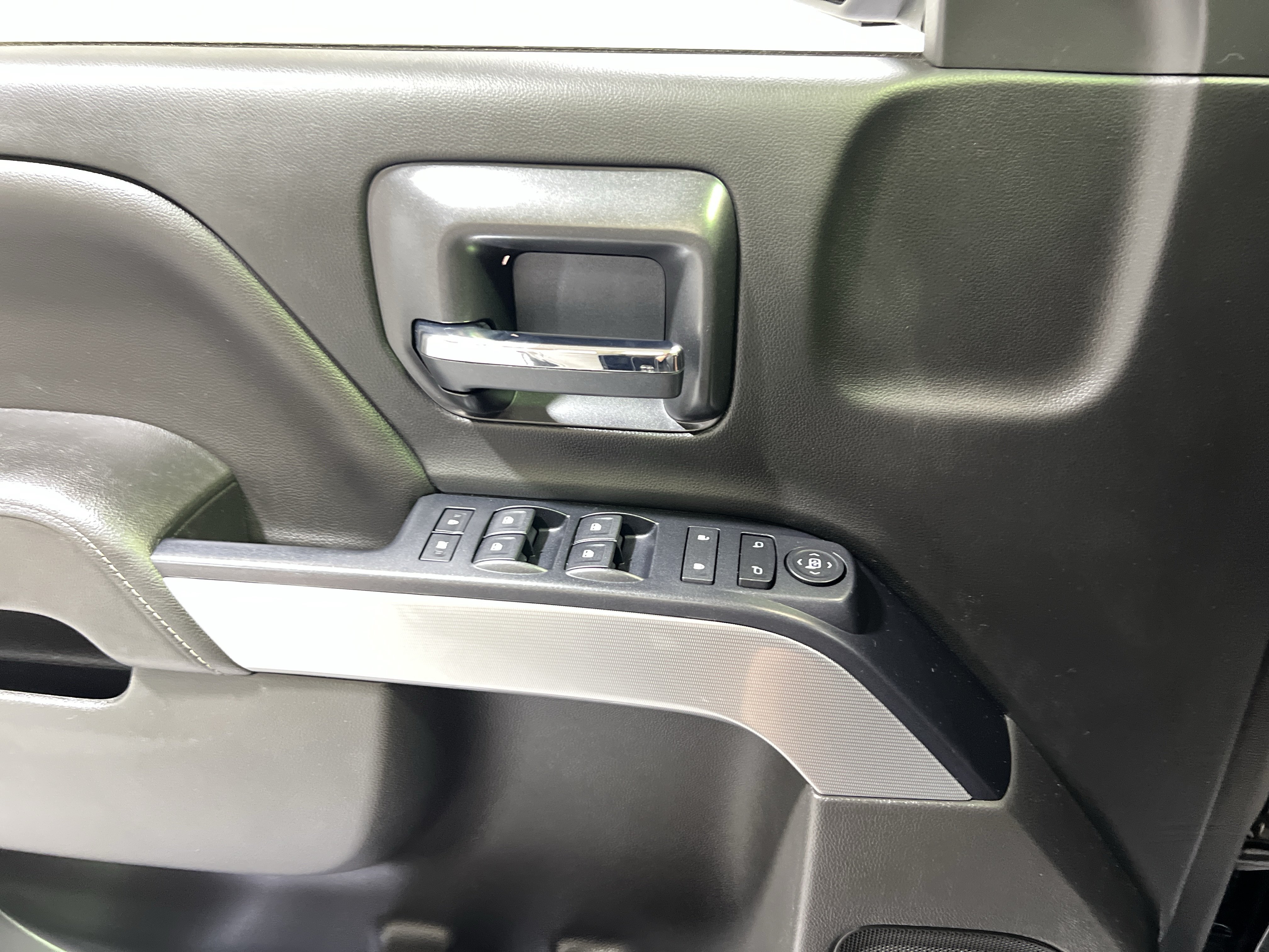 Used 2018 Chevrolet Silverado 1500 LT w/ All Star Edition AWD/4WD image 28