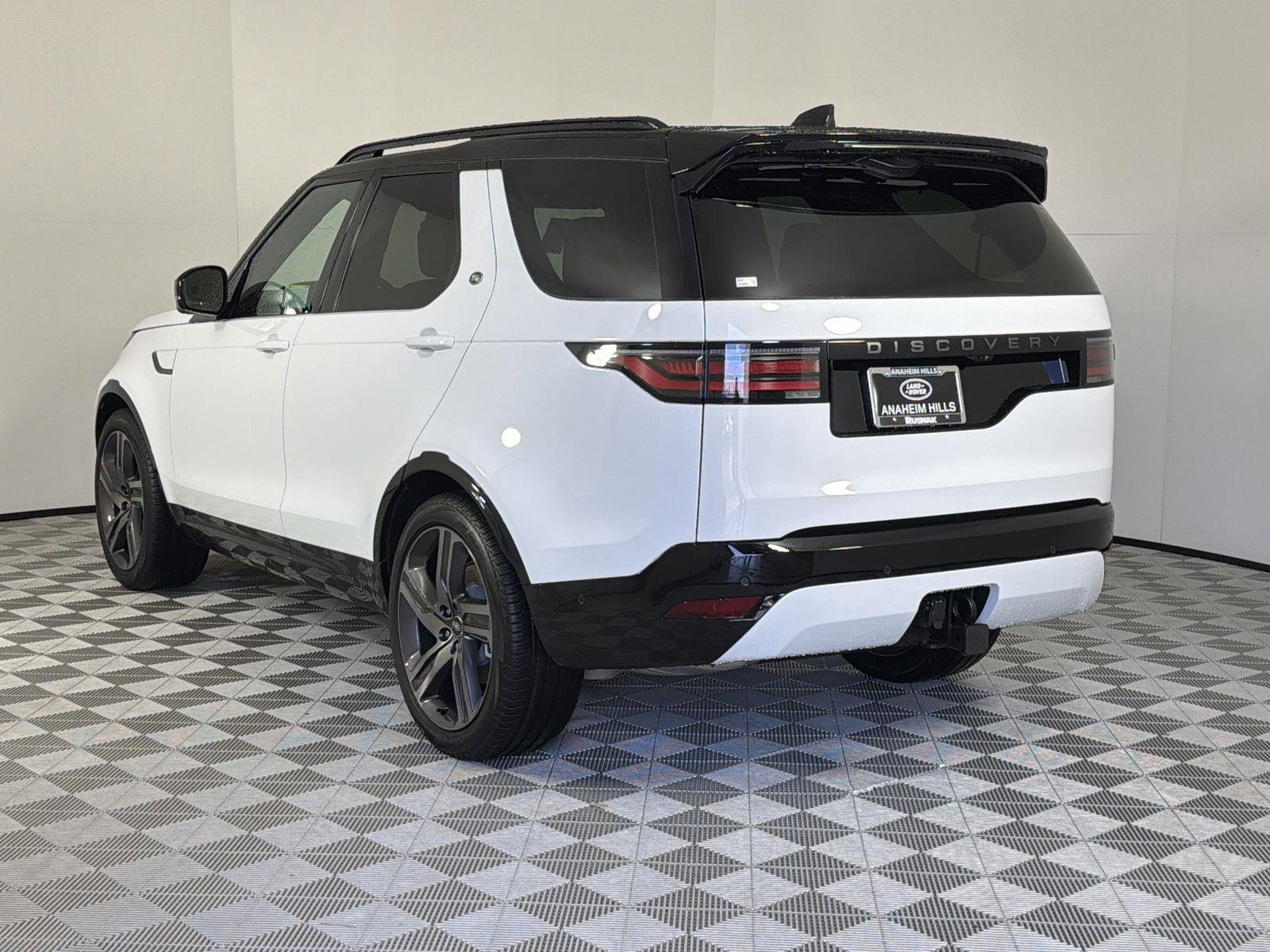 New 2026 Land Rover Discovery Dynamic SE image 3