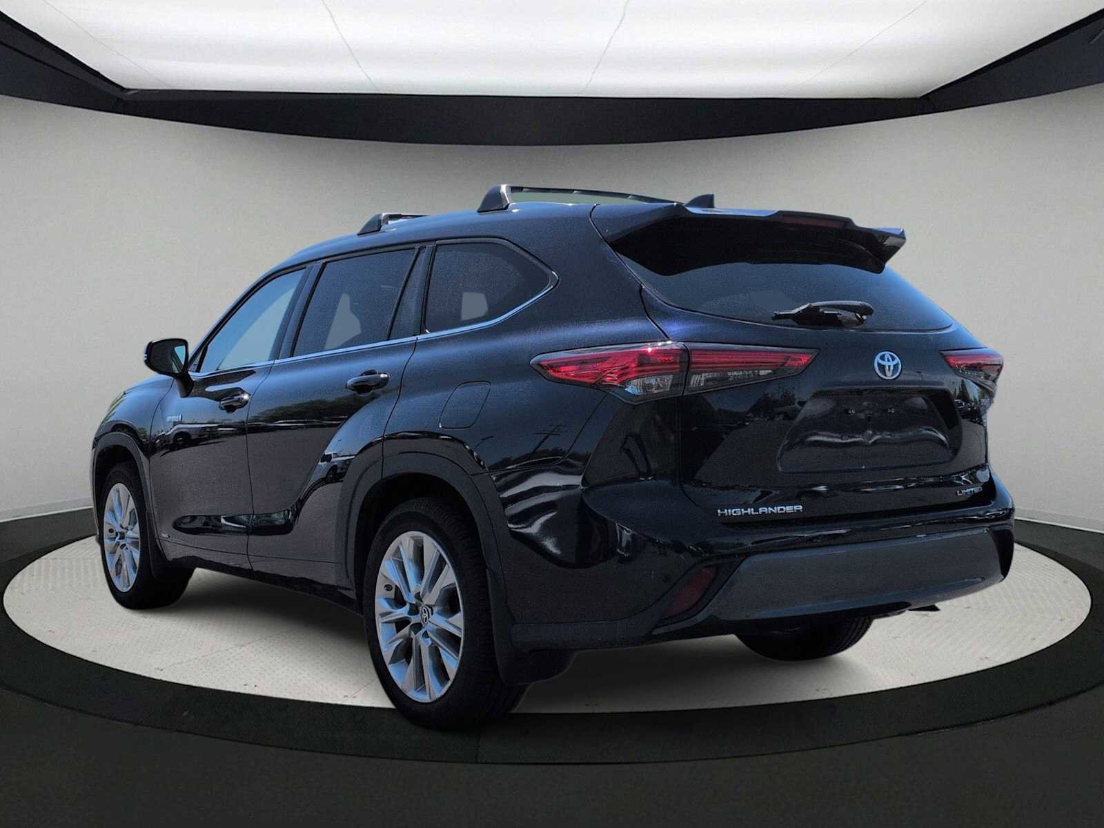 Used 2021 Toyota Highlander Limited image 6