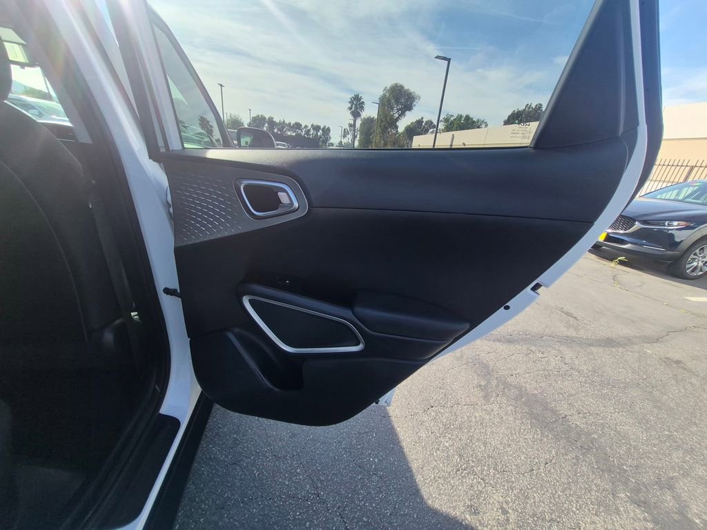 Used 2023 Kia Soul S image 34