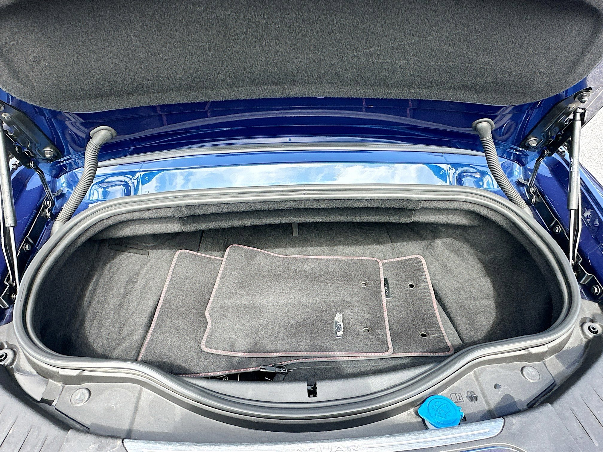 Used 2022 Jaguar F-TYPE Convertible image 24