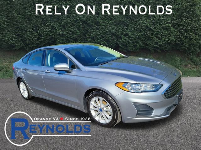 Used 2020 Ford Fusion SE image 1