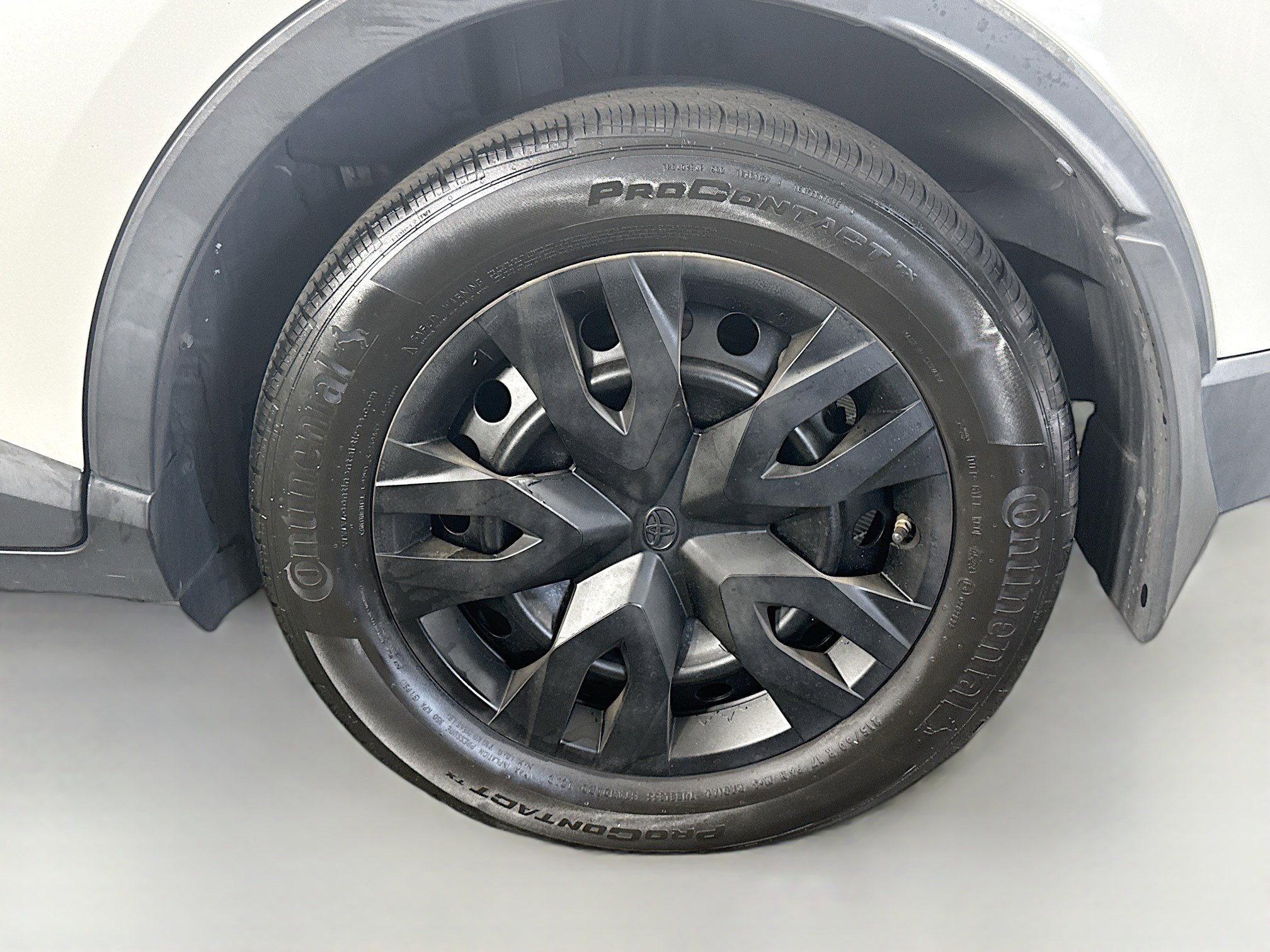 Used 2019 Toyota C-HR LE FWD image 34