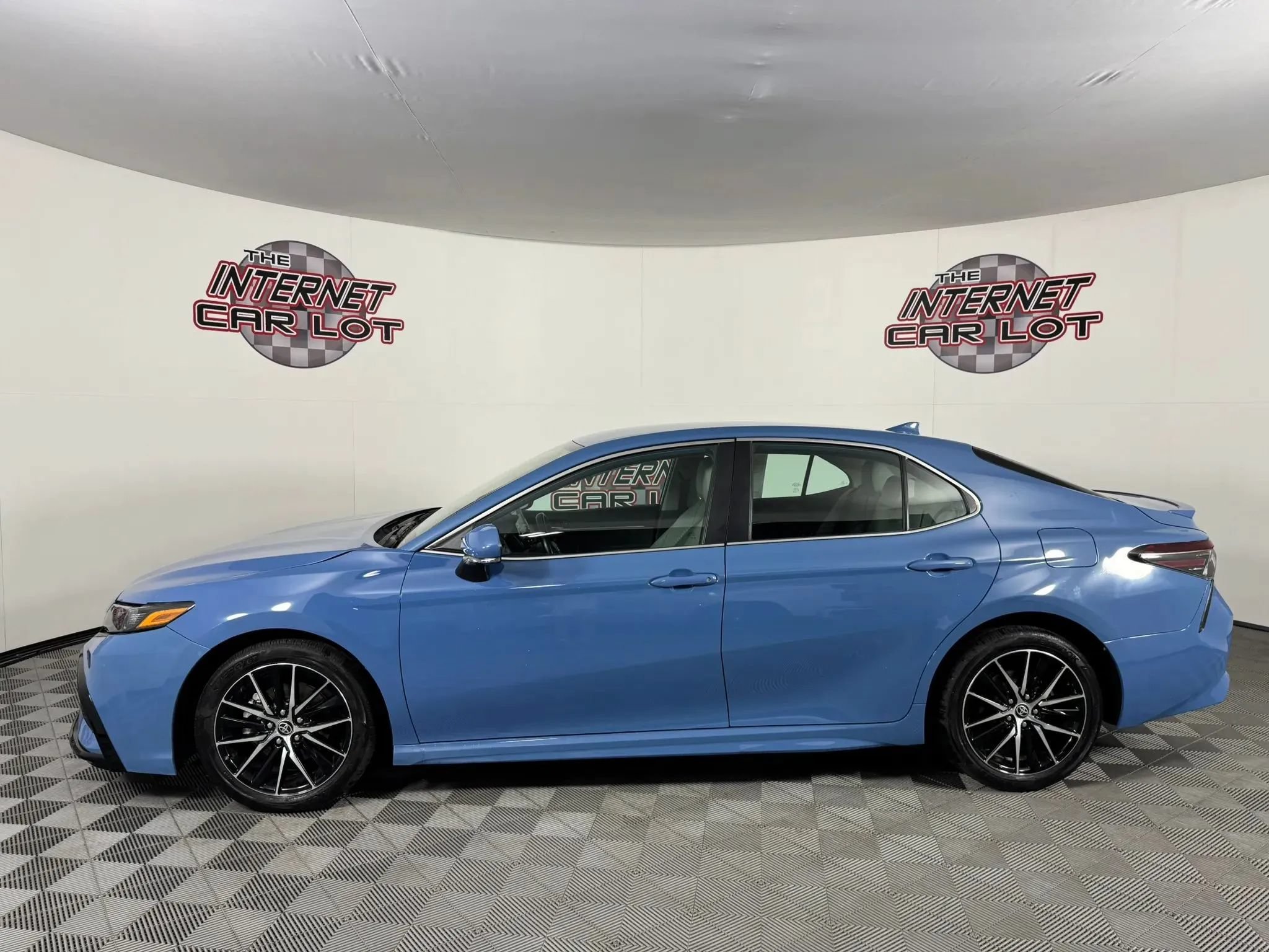 Used 2024 Toyota Camry SE w/ Cold Weather Package AWD/4WD image 4