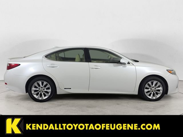 Used 2015 Lexus ES 300h w/ Premium Package w/Bamboo Trim FWD image 6