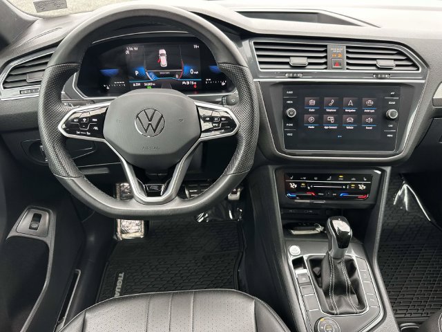 Used 2024 Volkswagen Tiguan SE R-Line AWD/4WD image 3