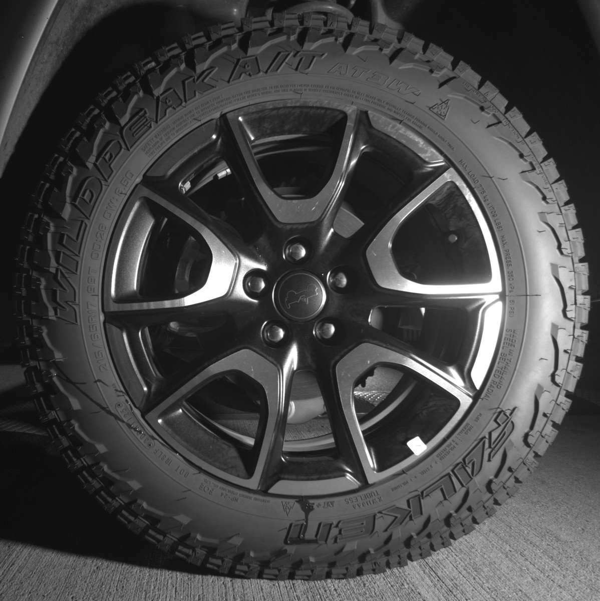 Used 2025 Jeep Compass Trailhawk image 13