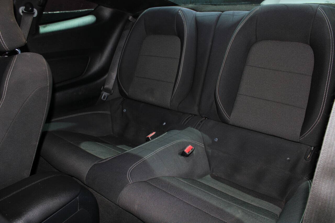 Used 2016 Ford Mustang Coupe RWD image 13