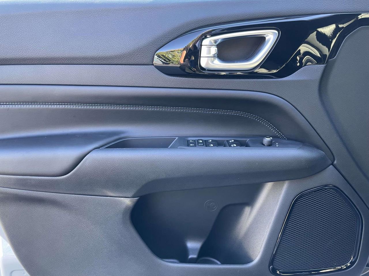 New 2026 Jeep Compass Latitude AWD/4WD image 60