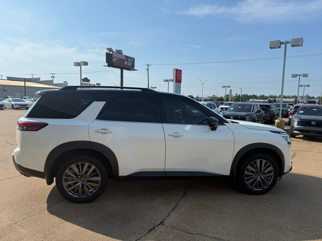 Used 2024 Nissan Pathfinder SL w/ SL Premium Package FWD image 6