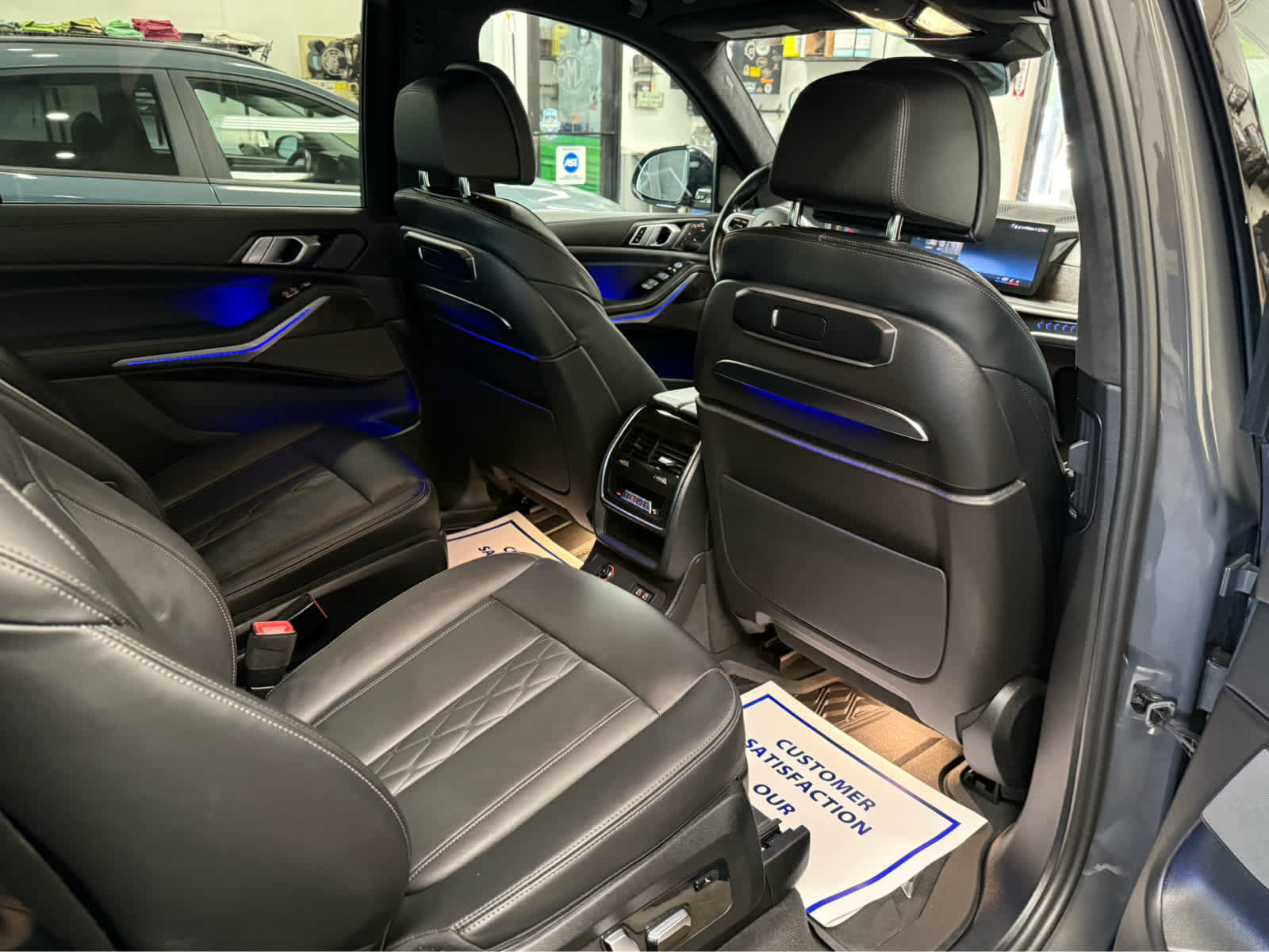 Used 2024 BMW X7 xDrive40i w/ M Sport Package AWD/4WD image 27