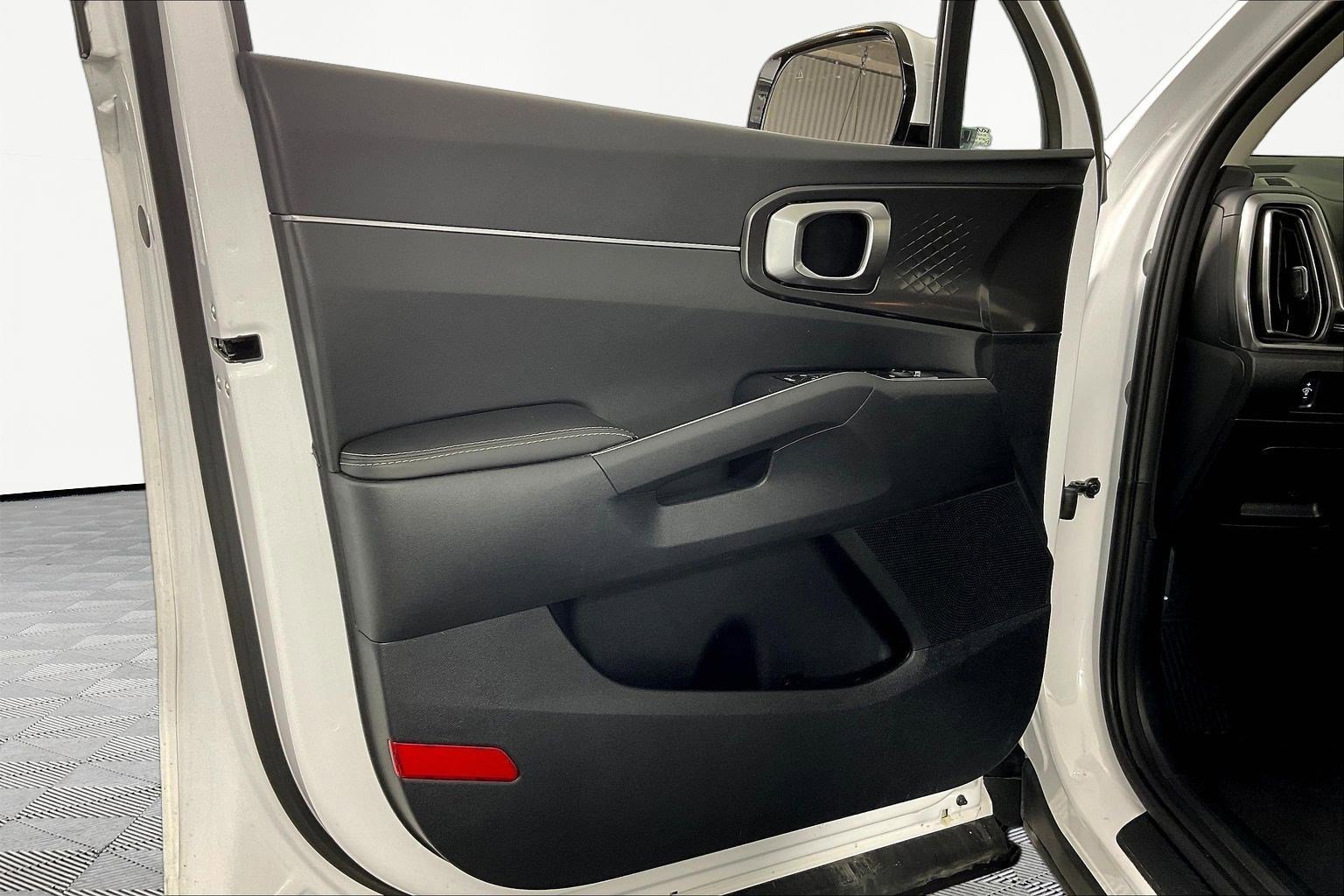 Certified 2025 Kia Sorento LX FWD image 20