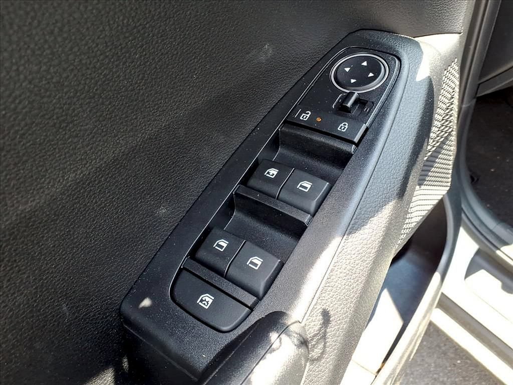 Used 2025 Kia Seltos LX AWD/4WD image 6